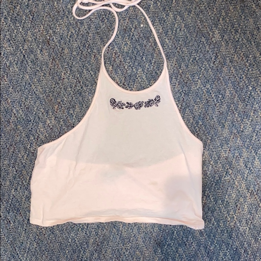 PALE PINK HALTER CROP WITH ROSE DESIGN